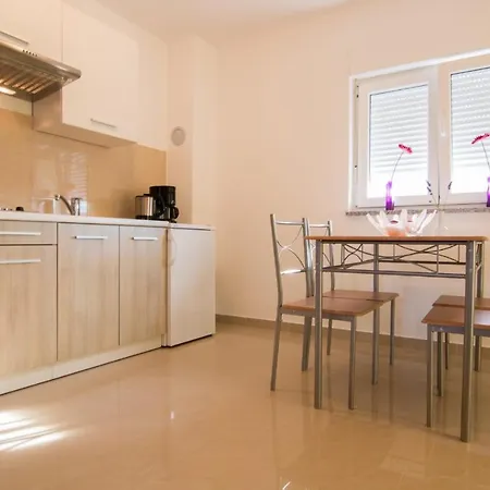 Apartment Jela 2124 Fazana